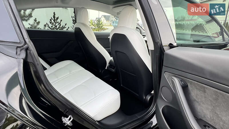 Седан Tesla Model 3 2022 в Луцьку