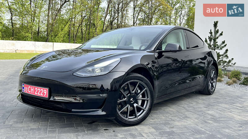 Седан Tesla Model 3 2022 в Луцьку