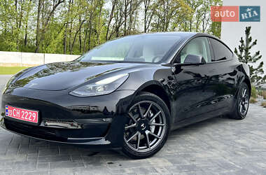Седан Tesla Model 3 2022 в 