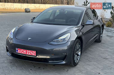 Седан Tesla Model 3 2021 в 