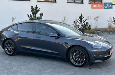 Седан Tesla Model 3 2021 в 