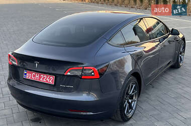 Седан Tesla Model 3 2021 в 
