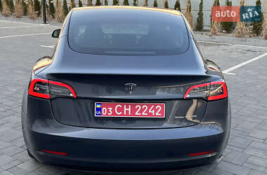 Седан Tesla Model 3 2021 в 