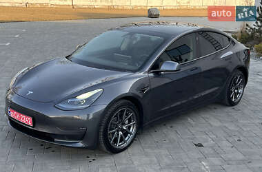 Седан Tesla Model 3 2021 в 