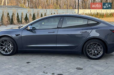 Седан Tesla Model 3 2021 в 
