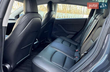 Седан Tesla Model 3 2021 в 