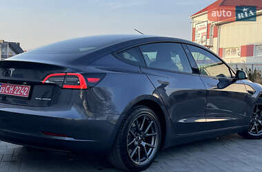 Седан Tesla Model 3 2021 в 
