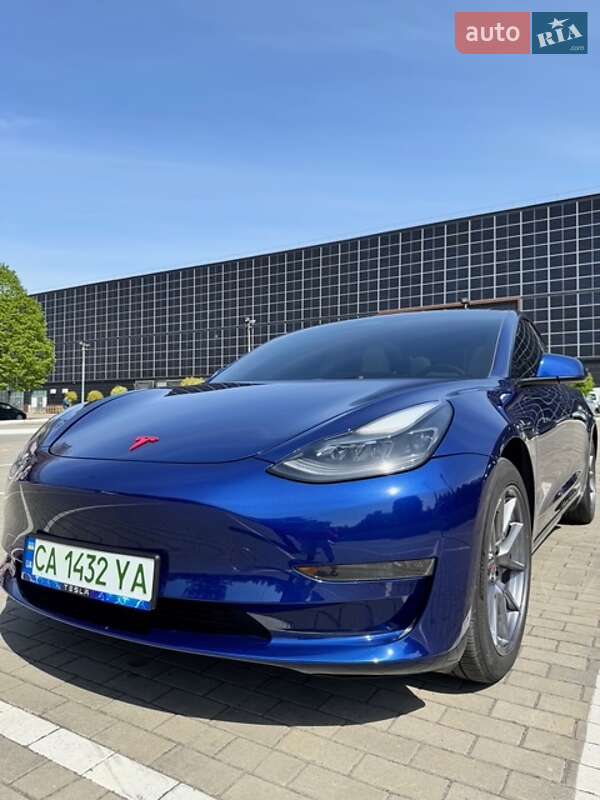 Седан Tesla Model 3 2023 в Луцке