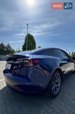 Седан Tesla Model 3 2023 в Луцке