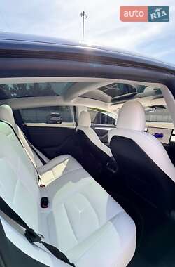 Седан Tesla Model 3 2023 в Луцке