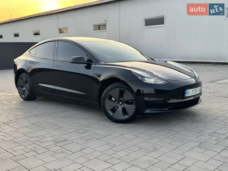 Седан Tesla Model 3 2021 в 