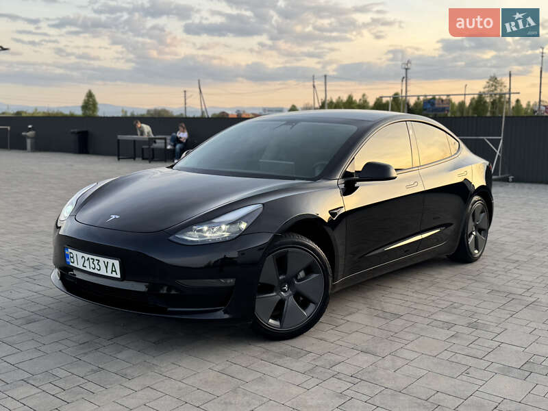 Седан Tesla Model 3 2021 в Калуше