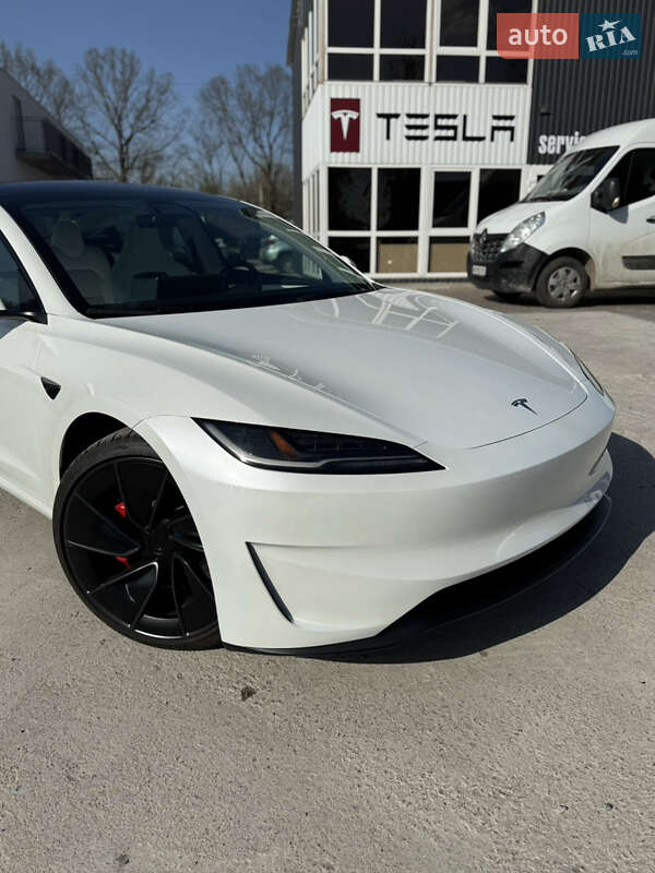 Седан Tesla Model 3 2024 в Виннице