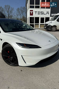 Седан Tesla Model 3 2024 в 