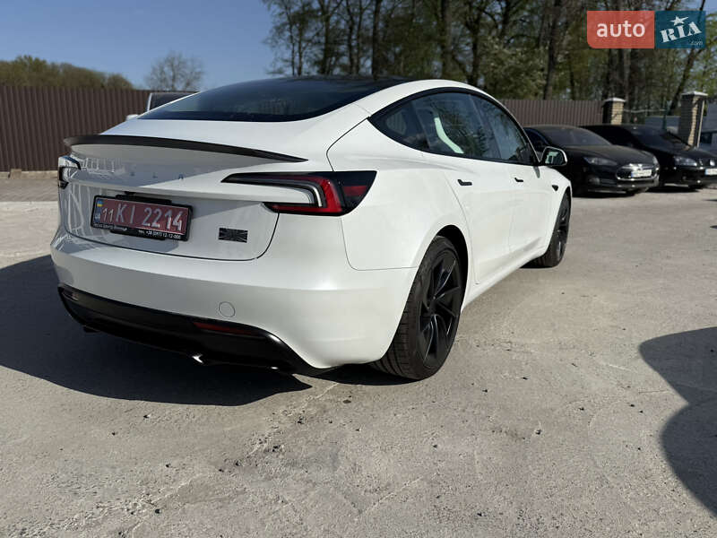 Седан Tesla Model 3 2024 в Виннице