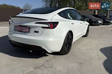 Седан Tesla Model 3 2024 в 