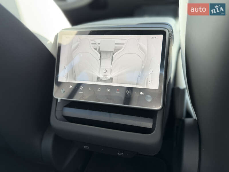 Седан Tesla Model 3 2024 в Виннице