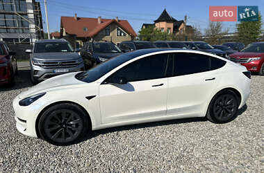 Седан Tesla Model 3 2022 в 