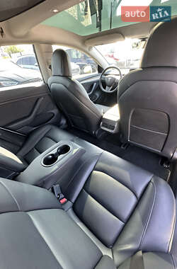 Седан Tesla Model 3 2022 в 