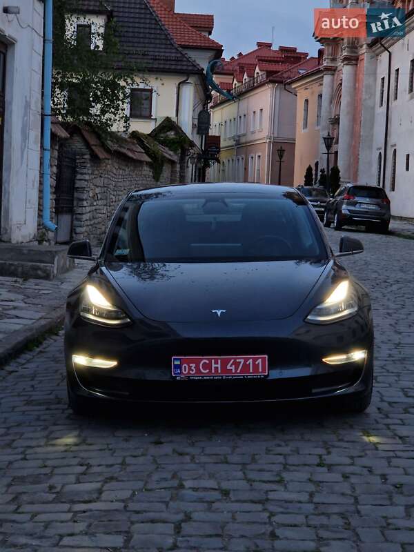 Tesla Model 3 2019