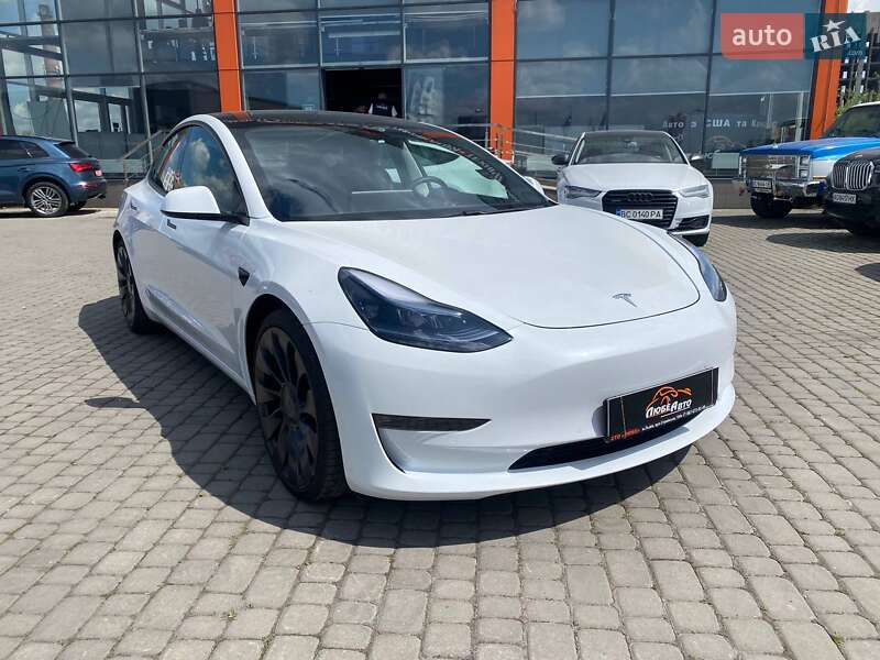 Седан Tesla Model 3 2021 в 