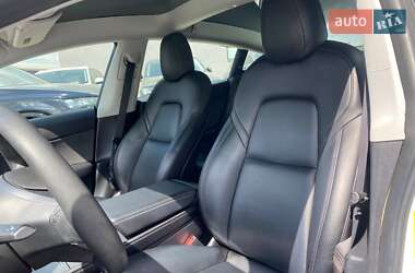 Седан Tesla Model 3 2021 в 
