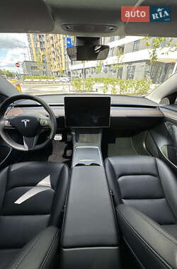 Седан Tesla Model 3 2023 в 