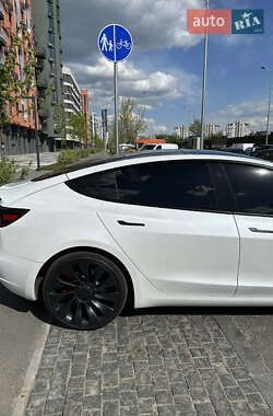 Седан Tesla Model 3 2023 в 