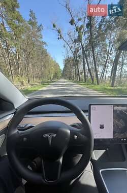 Седан Tesla Model 3 2022 в 