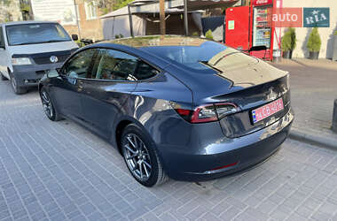 Седан Tesla Model 3 2022 в 
