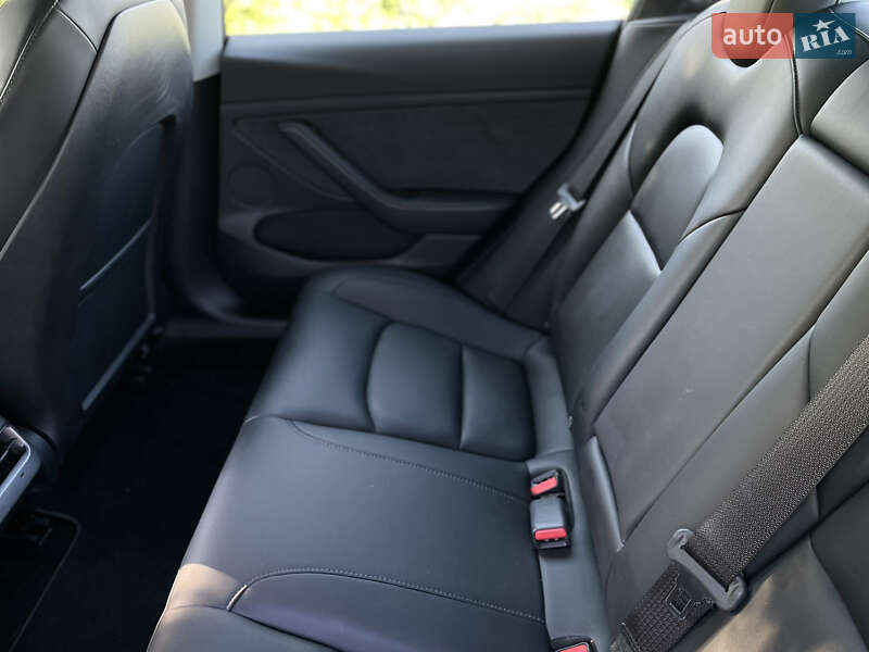 Седан Tesla Model 3 2022 в Тернополі