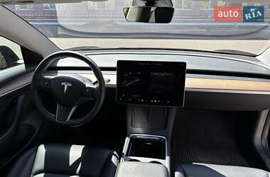 Седан Tesla Model 3 2022 в 