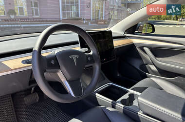Седан Tesla Model 3 2022 в 