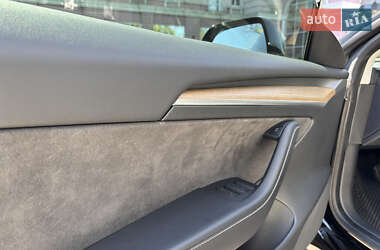 Седан Tesla Model 3 2022 в 