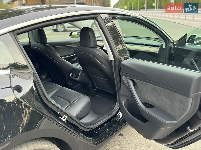 Седан Tesla Model 3 2019 в Дубно