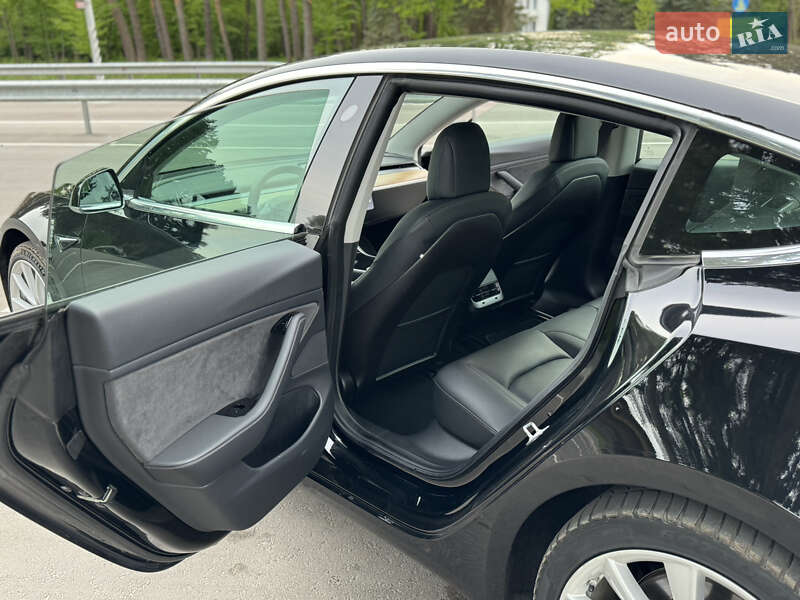 Седан Tesla Model 3 2019 в Дубно