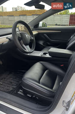 Седан Tesla Model 3 2021 в 