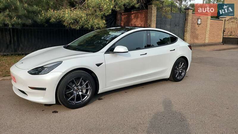 Седан Tesla Model 3 2022 в Луцке