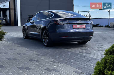 Седан Tesla Model 3 2020 в 