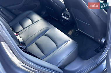 Седан Tesla Model 3 2020 в 