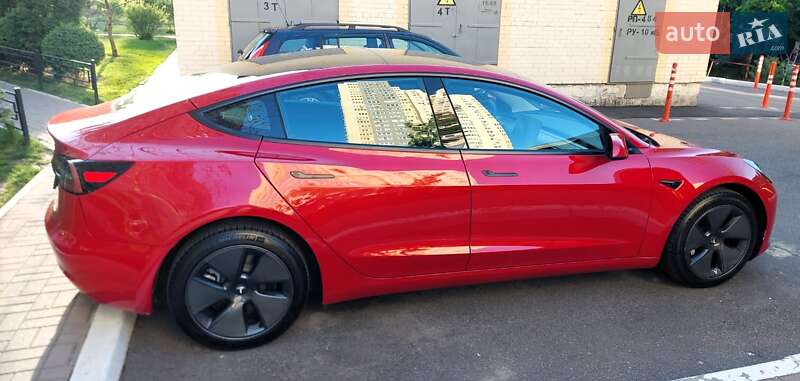 Седан Tesla Model 3 2022 в Киеве