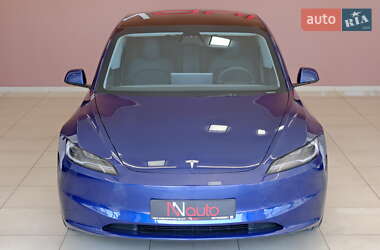 Седан Tesla Model 3 2025 в 