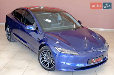 Седан Tesla Model 3 2025 в 