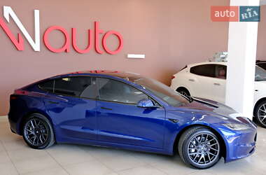 Седан Tesla Model 3 2025 в 