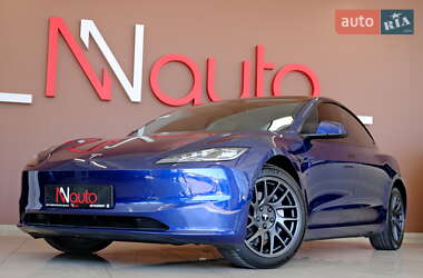 Седан Tesla Model 3 2025 в 