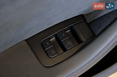 Седан Tesla Model 3 2025 в 