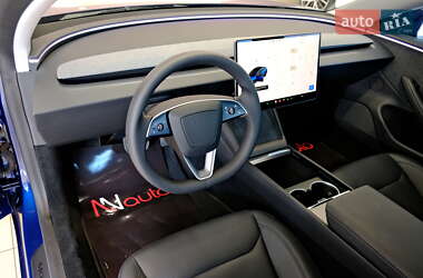 Седан Tesla Model 3 2025 в 