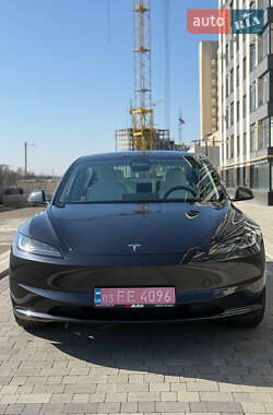 Седан Tesla Model 3 2024 в Луцке