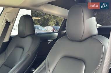 Седан Tesla Model 3 2023 в 