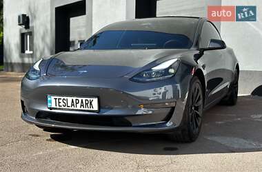 Седан Tesla Model 3 2023 в 